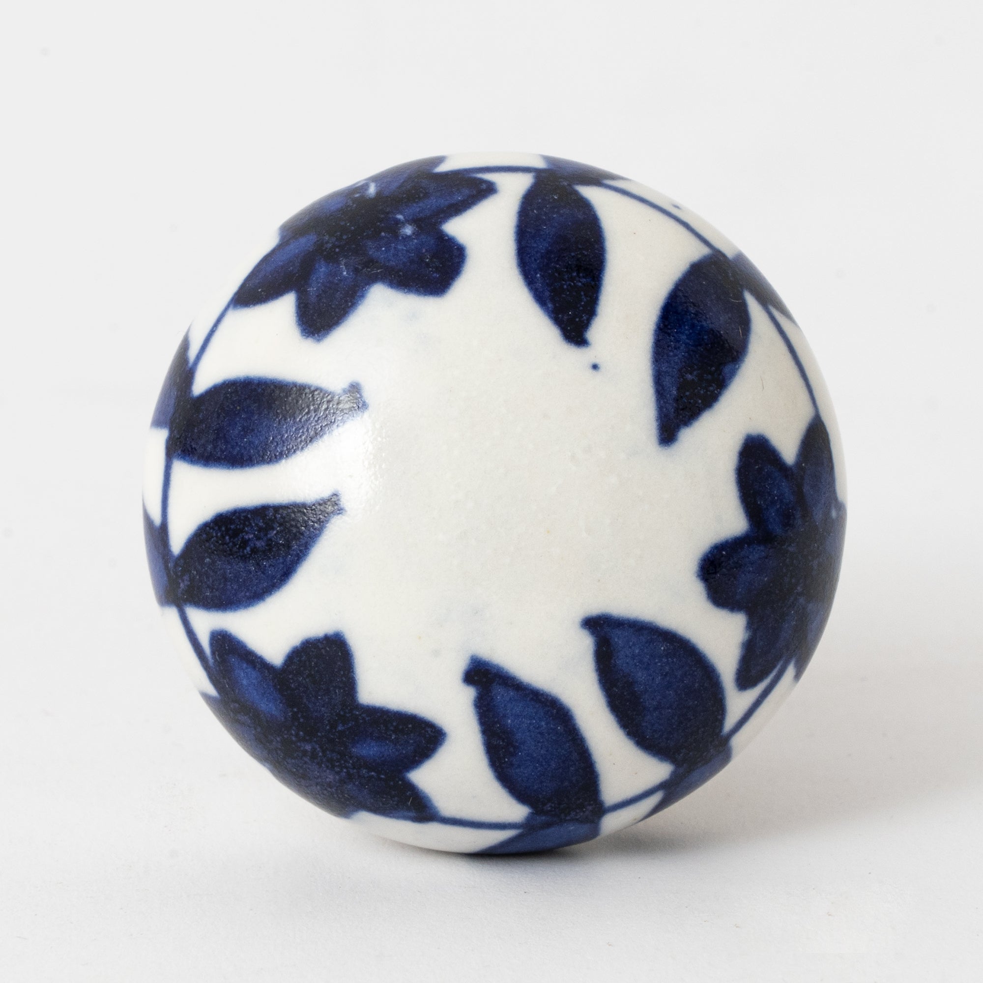 Round Grupleaf Ceramic Knobs - Set Of 6